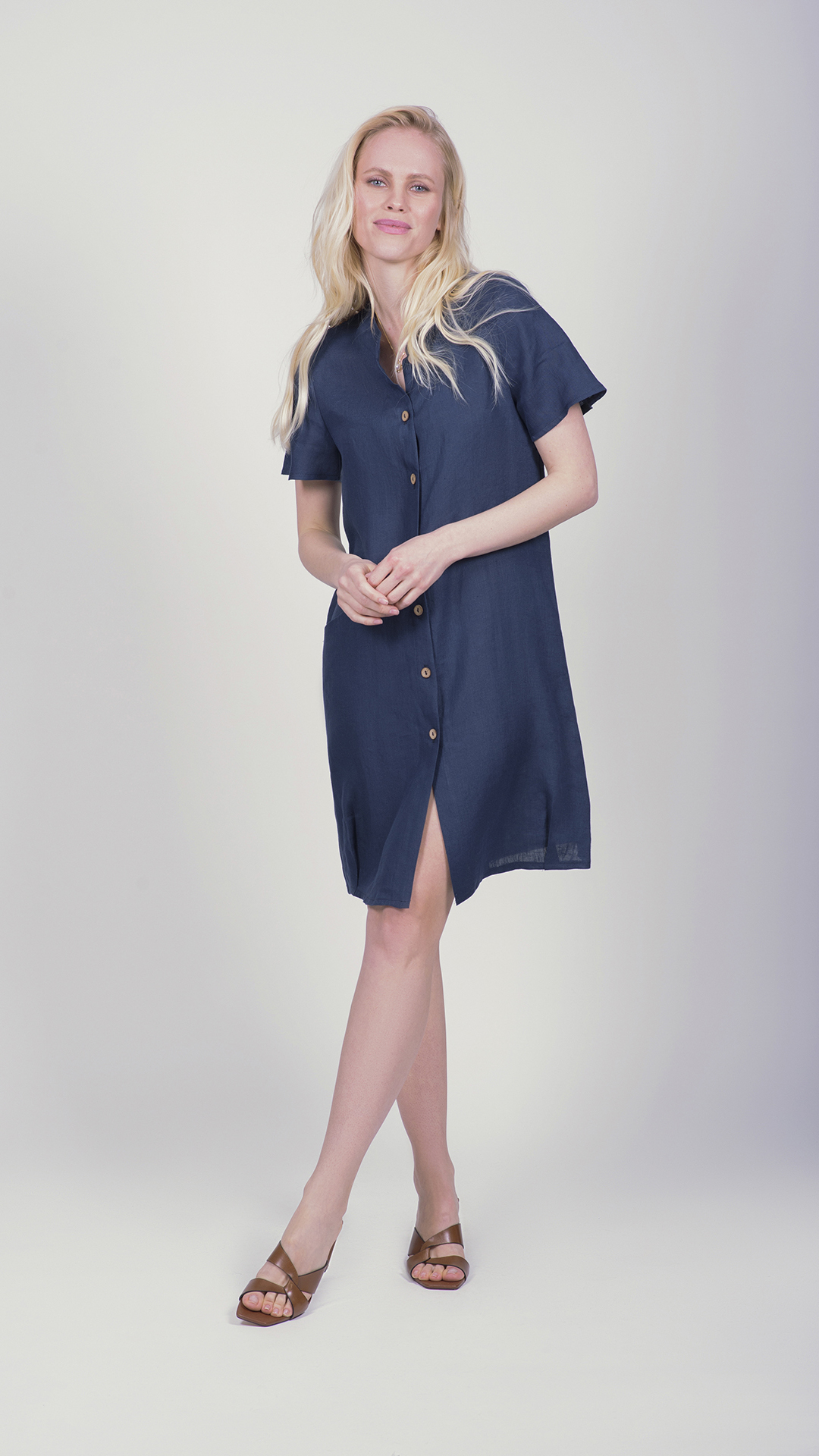 MIC 0542 1stAmerican vestito da donna manica corta con bottoni 100% lino Made in Italy - abito con collo alla coreana e tasca a destra - puro lino