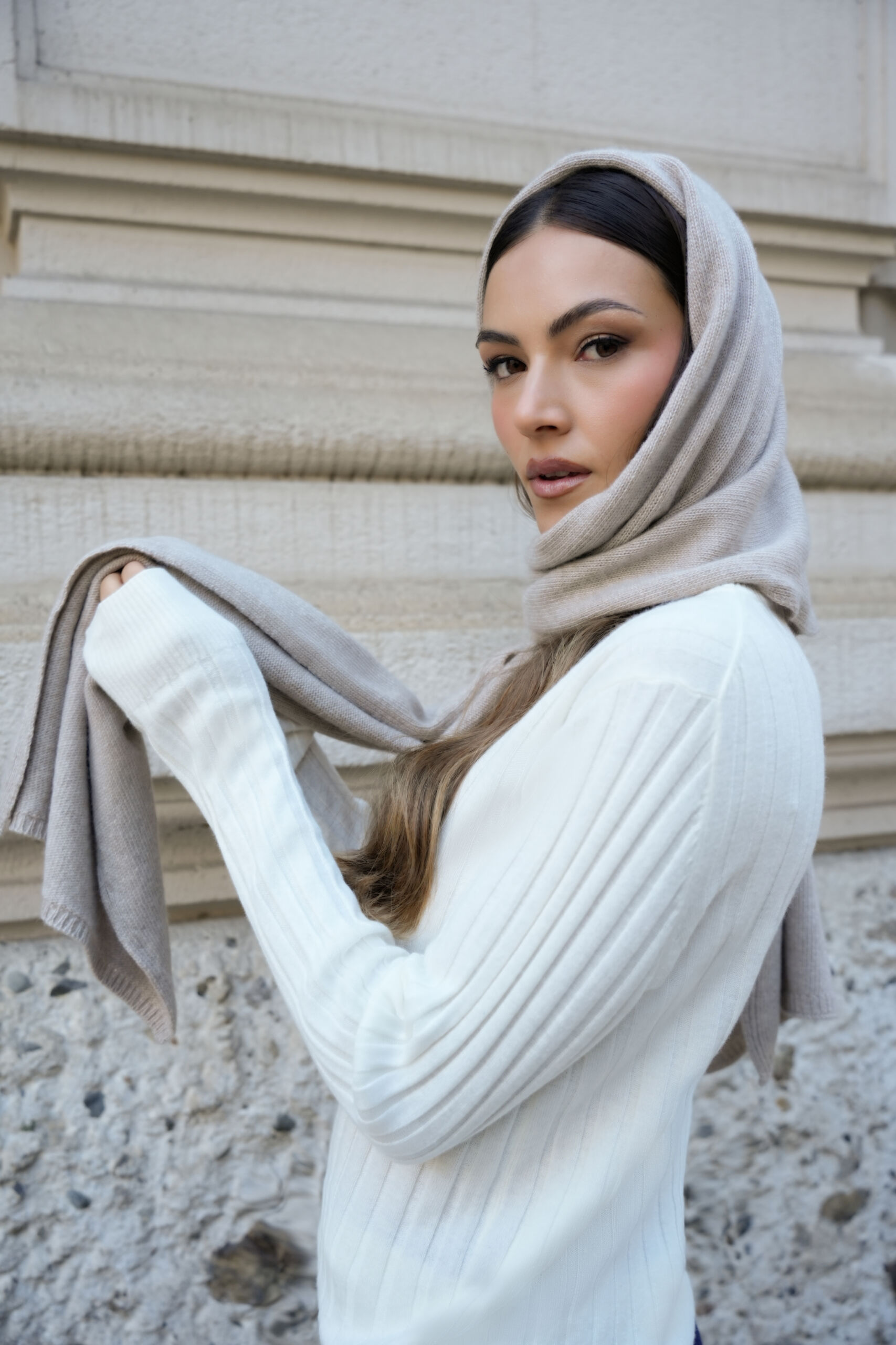 Trieste Beige 2 scaled 1stAmerican sciarpa da donna misto cashmere misura 45 x 215 - sciarpa invernale in misto cashmere 100% Made in Italy